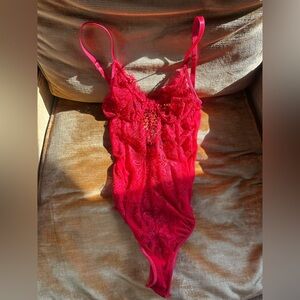 Pretty Little Thing Red Lace Bodysuit size Small ✨ new without tags